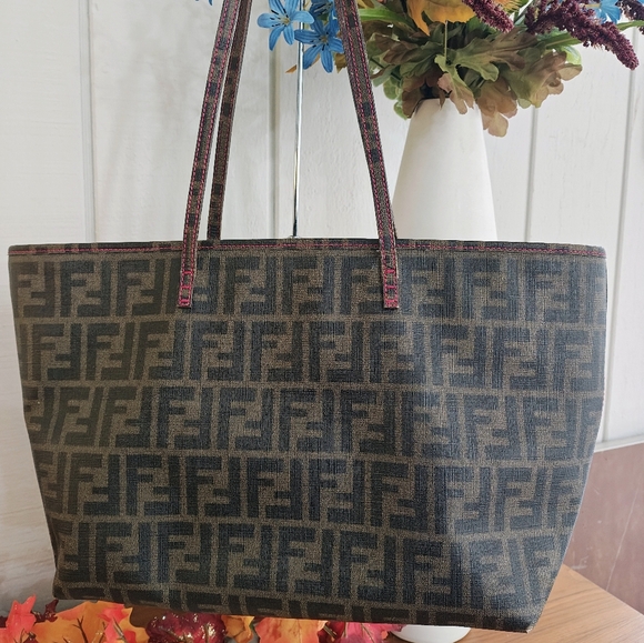 Fendi Handbags - Fendi Tote